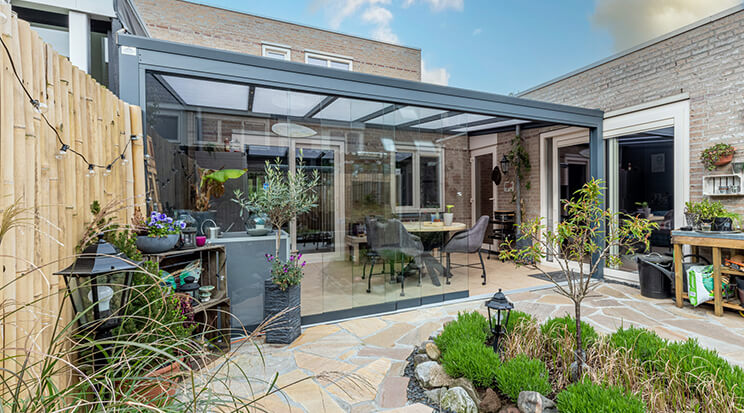 Tuinkamer met polycarbonaat dak