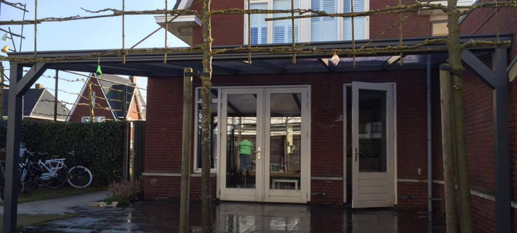 Veranda met schoren